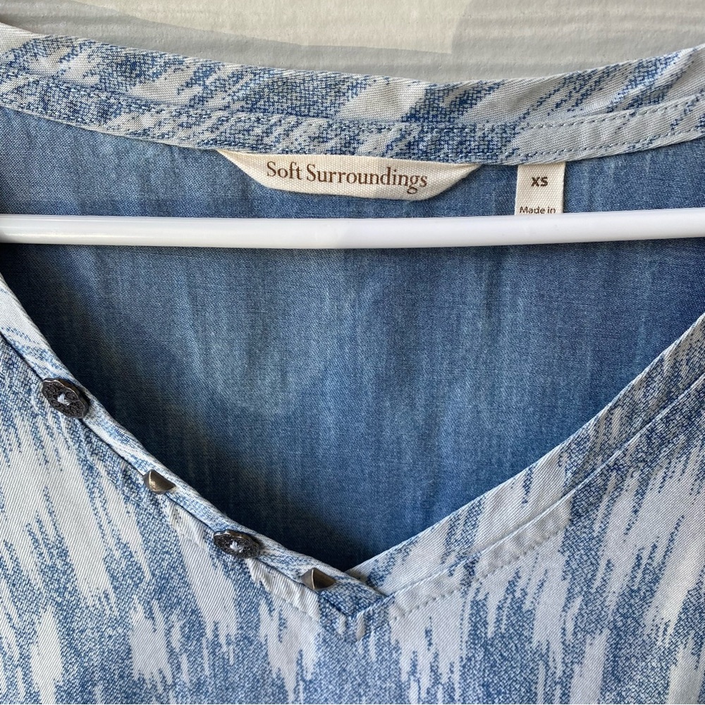SOFT SURROUNDINGS Patterned Chambray Short Sleeved Shirt With Pockets - Picture 2 of 8